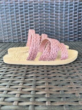 NWOT Lily Jane Billabong Sandals